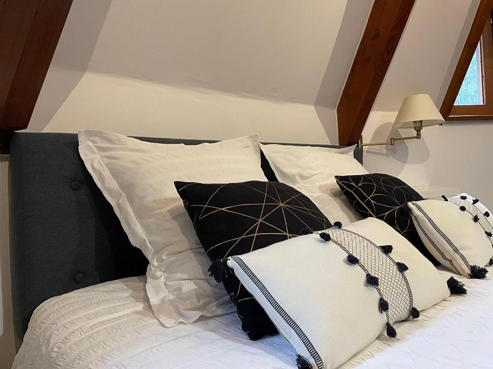 Le Prieure Des Fontaines Hotel Les Preaux Eksteriør billede