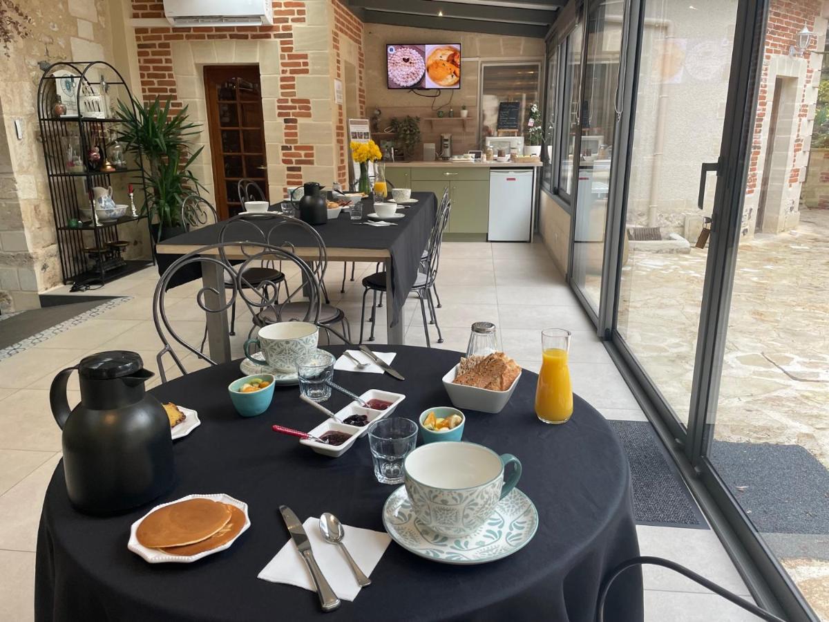 Le Prieure Des Fontaines Hotel Les Preaux Eksteriør billede