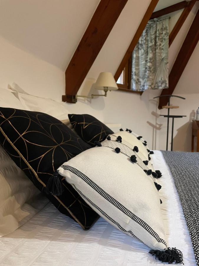 Le Prieure Des Fontaines Hotel Les Preaux Eksteriør billede
